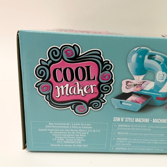 Cool Maker - Deluxe Sew N Style Sewing Machine with Pom Pom Maker Attachment - Picture 15 of 16